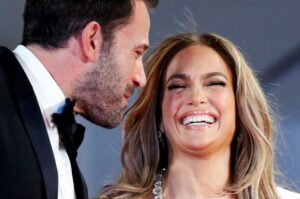 Read more about the article Jennifer Lopez e Ben Affleck casaram-se em segredo em Las Vegas