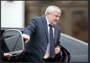 Read more about the article Ex-ministro da Defesa ucraniano Yezhel acusado de alta traição