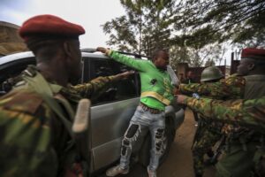 Read more about the article Alguns protestos violentos no Quénia pela vitória de William Ruto que lideres africanos felicitam