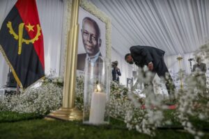 Read more about the article Filha de Eduardo dos Santos pede funeral “organizado com o devido tempo”