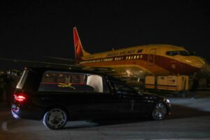 Read more about the article Corpo de José Eduardo dos Santos chegou a Luanda às 19:16