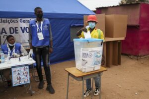 Read more about the article CNE de Angola diz que processo de votação foi “sucesso retumbante”