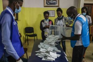 Read more about the article Arrancou a contagem de votos nas assembleias do centro de Luanda