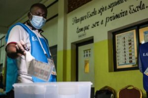 Read more about the article CNE anuncia primeiros resultados, MPLA na frente com 60,65%