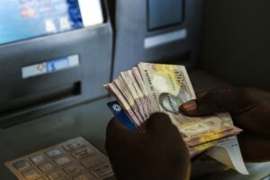 Read more about the article Governo aumenta salário mínimo nacional para 100 mil kwanzas a partir de setembro