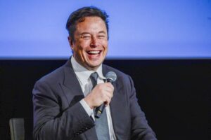 Read more about the article Elon Musk planeia demitir até metade dos 7.500 funcionários do Twitter