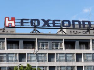 Read more about the article Fábrica de iPhones na China aumenta bónus para evitar fuga de funcionários devido a surto