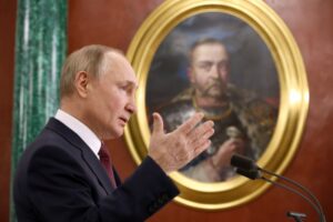 Read more about the article Moscovo diz que Putin avisou das consequências de ataques com armas de longo alcance