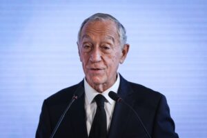 Read more about the article PR Marcelo termina visita a Cabo Verde “em forma” contra quem o acha “caquético”