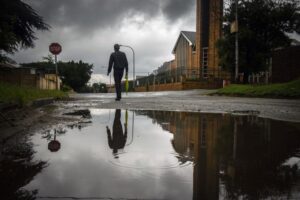 Read more about the article Pelo menos 14 mortos em Joanesburgo após súbita inundação