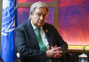 Read more about the article Guterres diz que humanidade tornou-se uma “arma de extinção maciça”