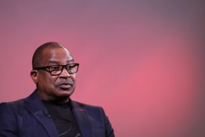 Read more about the article Ex-presidente do parlamento são-tomense apresenta queixa por difamação contra PM