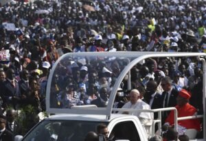 Read more about the article Mais de um milhão de pessoas assiste a missa do papa em Kinshasa