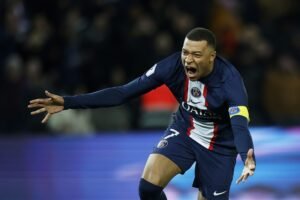 Read more about the article Golo ‘fora de horas’ de Mbappé garante vitória do PSG em Brest