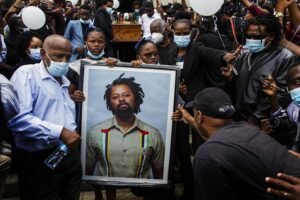 Read more about the article Milhares saem à rua em Maputo para último adeus ao “‘rapper’ do povo” em Moçambique”
