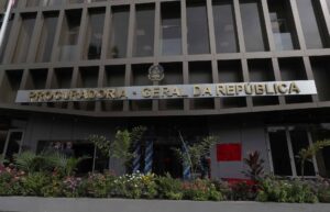 Read more about the article Russos detidos em Angola pretendiam pôr no poder um Presidente pró-Rússia