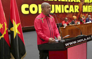 Read more about the article Presidente do MPLA avisa que política é um jogo e vence quem respeita o coletivo