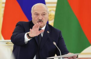 Read more about the article Rússia defenderá Bielorrússia “como se fosse o seu próprio território” – Lukashenko