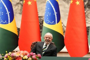 Read more about the article EUA devem parar de encorajar guerra e UE começar a falar de paz – Lula da Silva