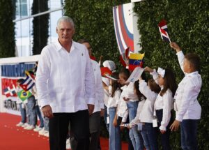 Read more about the article Presidente cubano admite problemas na importação de alimentos e combustíveis