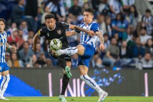 Read more about the article FC Porto vence Casa Pia com reviravolta e mantém-se na corrida ao título