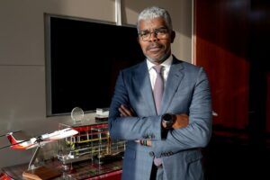 Read more about the article Ministro dos Transportes defende atracção de capital que gere valor no novo Aeroporto Internacional António Agostinho Neto