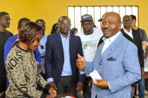 Read more about the article Militares golpistas no Gabão anunciam que Presidente Ali Bongo se encontra em prisão domiciliária
