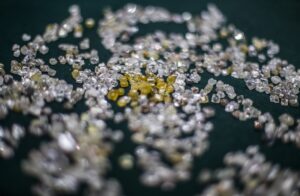 Read more about the article G7 vai proibir a partir de janeiro importação de diamantes russos