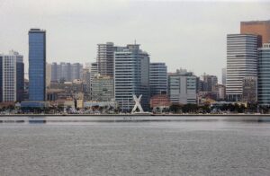 Read more about the article BFA tira Angola da recessão em 2023 e vê economia a crescer até 2,4% este ano