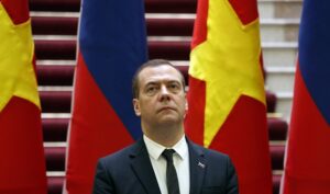Read more about the article Medvedev diz que Rússia “destruirá” líderes ucranianos se tiverem ligações a atentado