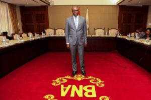 Read more about the article BNA justifica estagnação do kwanza com depreciação em 2023