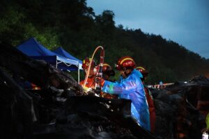 Read more about the article Pelo menos 36 mortos em desabamento de autoestrada no sul da China