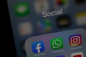 Read more about the article Facebook destronado por WhatsApp após nove anos a liderar como rede social