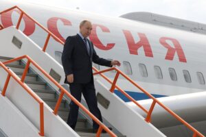 Read more about the article Putin chega à Coreia do Norte na sua primeira visita de Estado ao país desde 2000