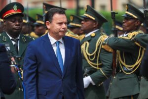 Read more about the article Primeiro-ministro português anuncia que IEFP vai começar em trabalhar em Angola para promover formação e garante reforço na atribuição de vistos