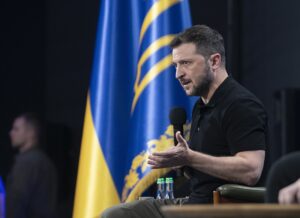 Read more about the article Zelensky demite chefe da Força Aérea após queda de caça F-16