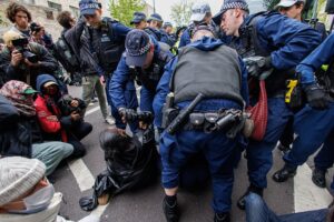 Read more about the article Membros da comunidade portuguesa em Londres dizem-se assustados com a violência nas ruas