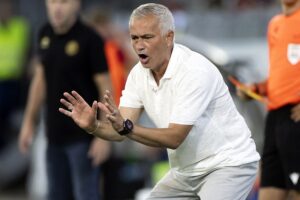 Read more about the article José Mourinho estreia-se a vencer com o Fenerbahçe no campeonato turco