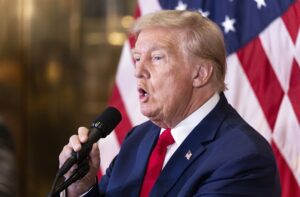 Read more about the article Sentença de Trump em caso de atriz porno adiada para depois das eleições