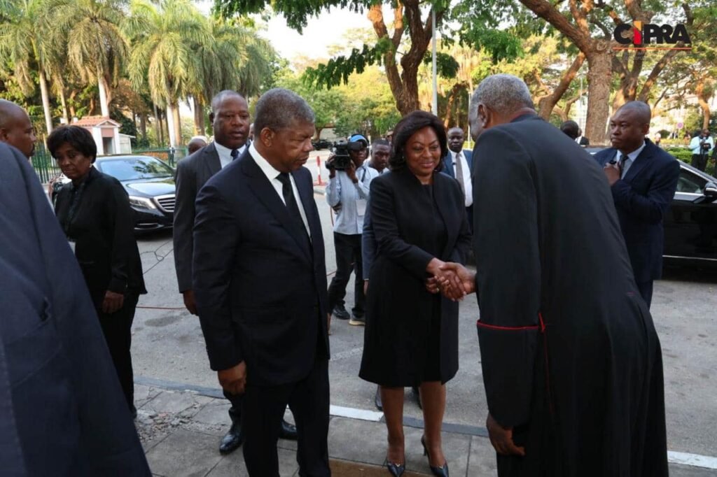 Presidente João Lourenço e dignitários prestam homenagem ao Cardeal Dom Alexandre do Nascimento