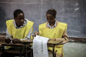 Read more about the article CNE da Guiné-Bissau condena alegados atos de vandalismo e apela à calma