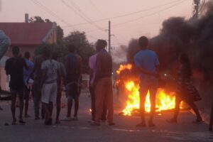 Read more about the article Pelo menos 24 feridos em dois dias de confrontos em Moçambique entre manifestantes e polícia