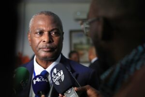 Read more about the article Submetida candidatura de Abel Chivukuvuku a presidente do PRA-JA Servir Angola