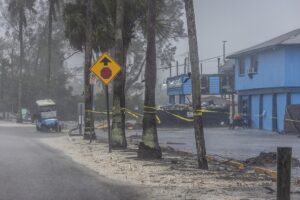 Read more about the article Pelo menos dois mortos na passagem do furacão Milton pela Florida
