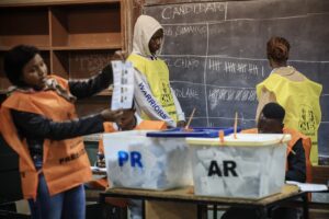Read more about the article Observadores alertam para “significativos ilícitos” nas eleições em Moçambique