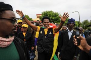 Read more about the article Mondlane diz que vai formar Governo em Moçambique com todos, incluindo elementos da Frelimo