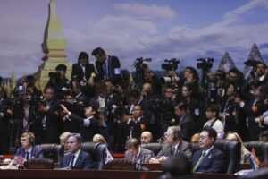 Read more about the article Blinken diz não ouviu “nada de novo” de Lavrov durante cimeira no Laos