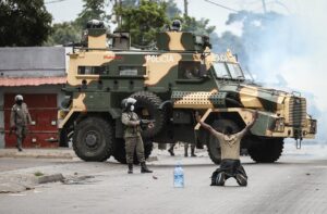 Read more about the article Pelo menos três mortos e 66 feridos na quinta-feira em confrontos em Maputo