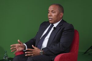 Read more about the article Governo são-tomense pede decisão do TC sobre taxas aeroportuárias que PR quer ver anulada