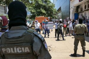 Read more about the article Venâncio Mondlane quer povo moçambicano como “tribunal” a emitir “sentenças” contra polícias